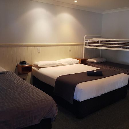 Dirranbandi Motor Inn Bagian luar foto