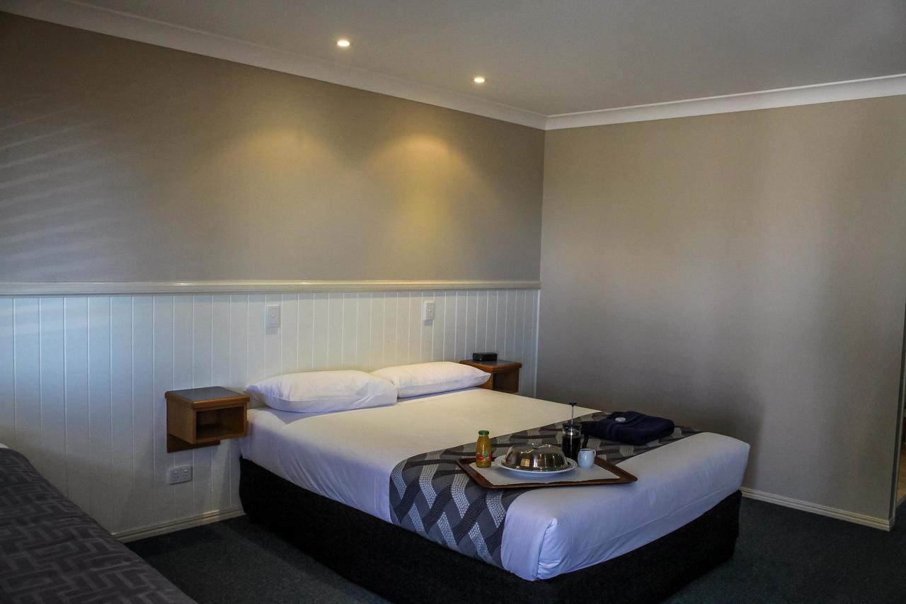 Dirranbandi Motor Inn Bagian luar foto